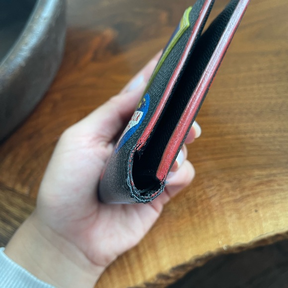 LOUIS VUITTON limited edition patches wallet - Picture 4 of 8